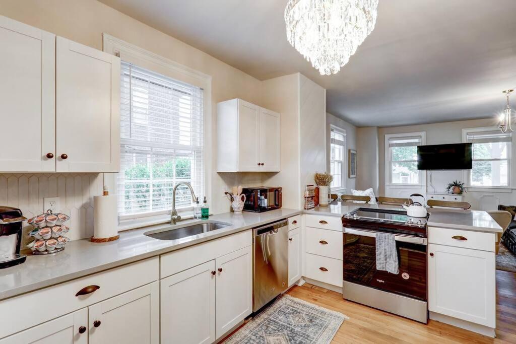 Holiday home Victorian Manor On Main W 6 Beds-10 Mins To Lanc