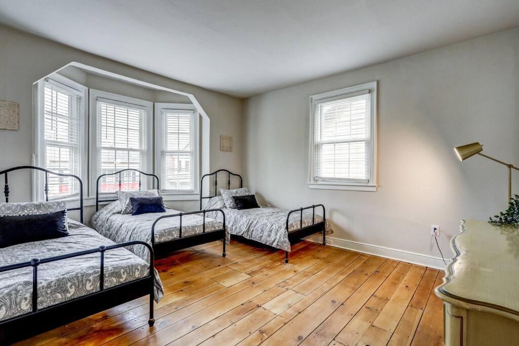 Victorian Manor On Main W 6 Beds-10 Mins To Lanc Holiday home
