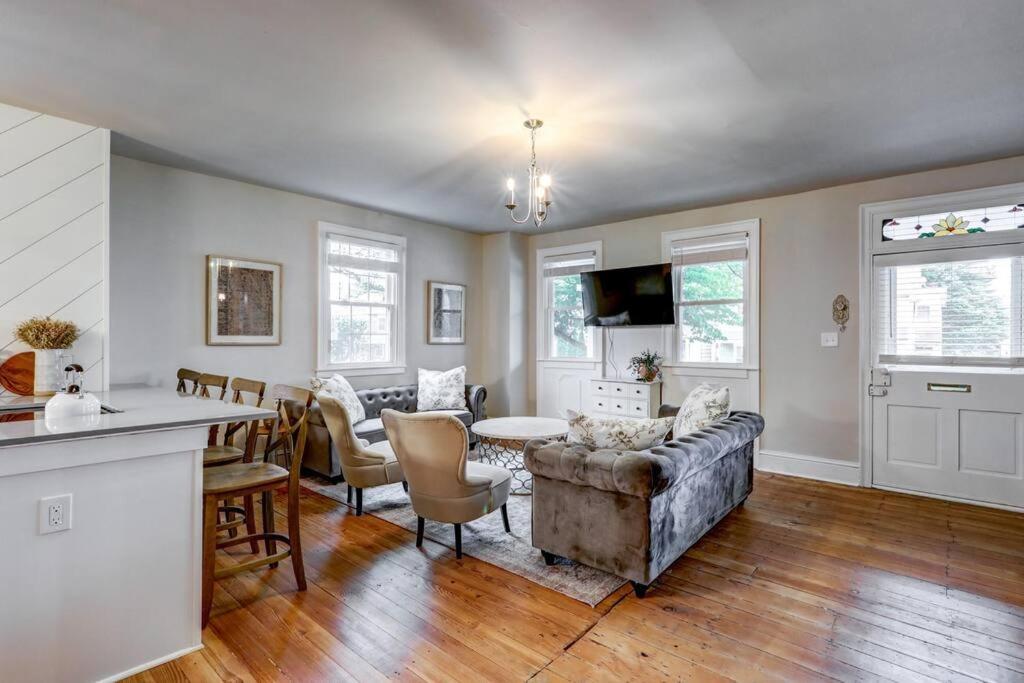 Victorian Manor On Main W 6 Beds-10 Mins To Lanc Holiday home *